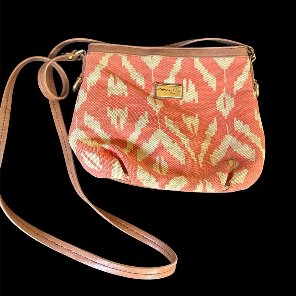 Tommy Hilfiger Coral And Tan Designed Crossbody Really Cute❤️